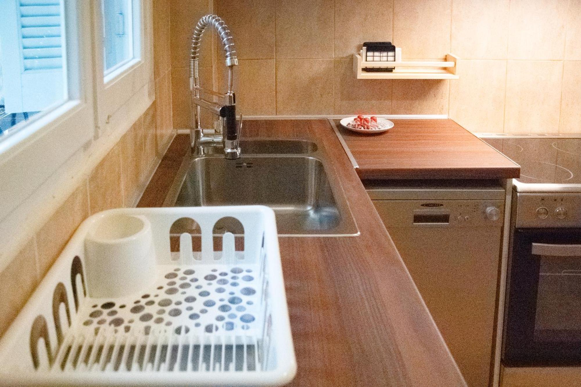 Spacious Modern Apartment In Pagkrati アテネ エクステリア 写真