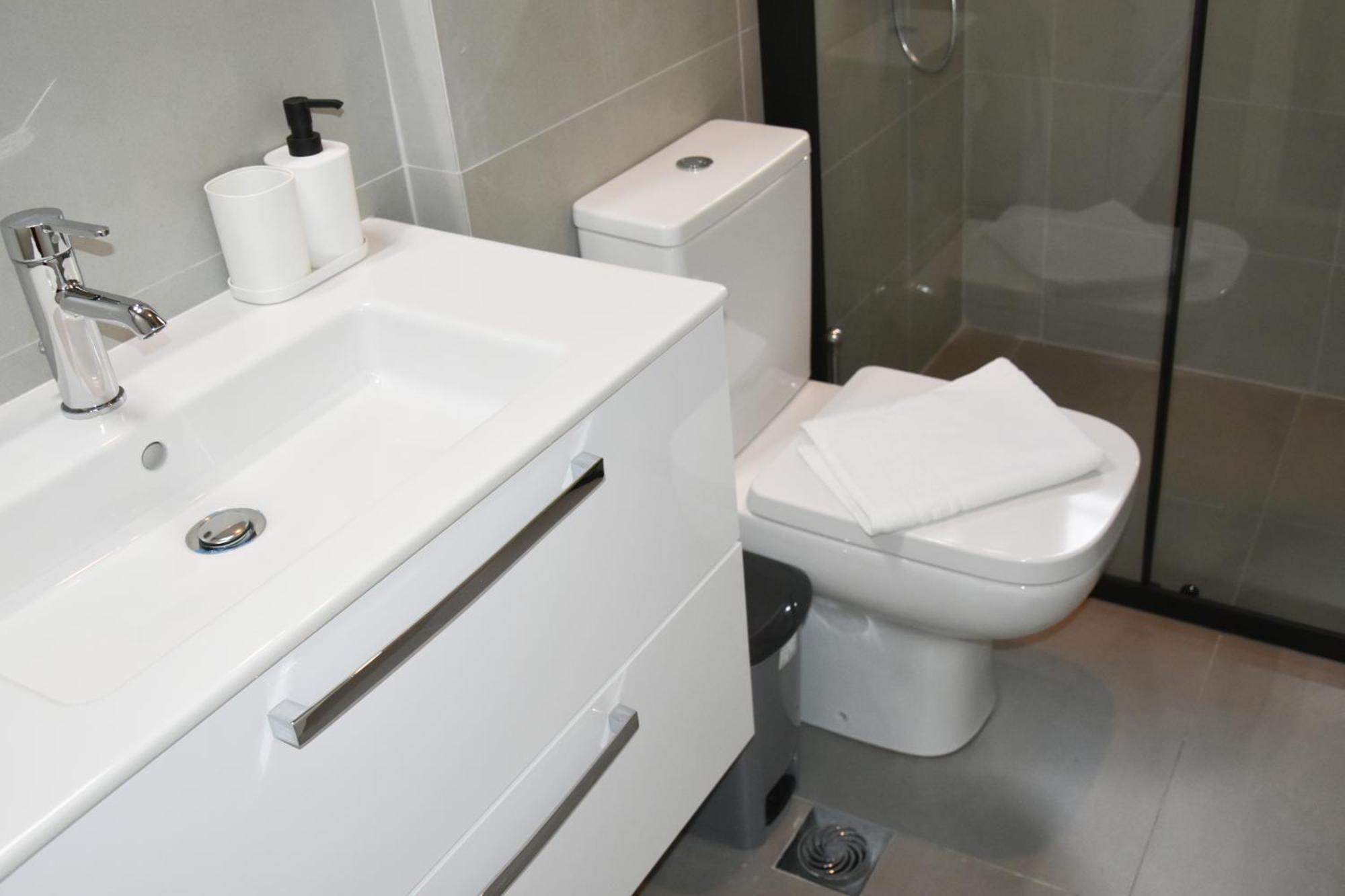 Spacious Modern Apartment In Pagkrati アテネ エクステリア 写真