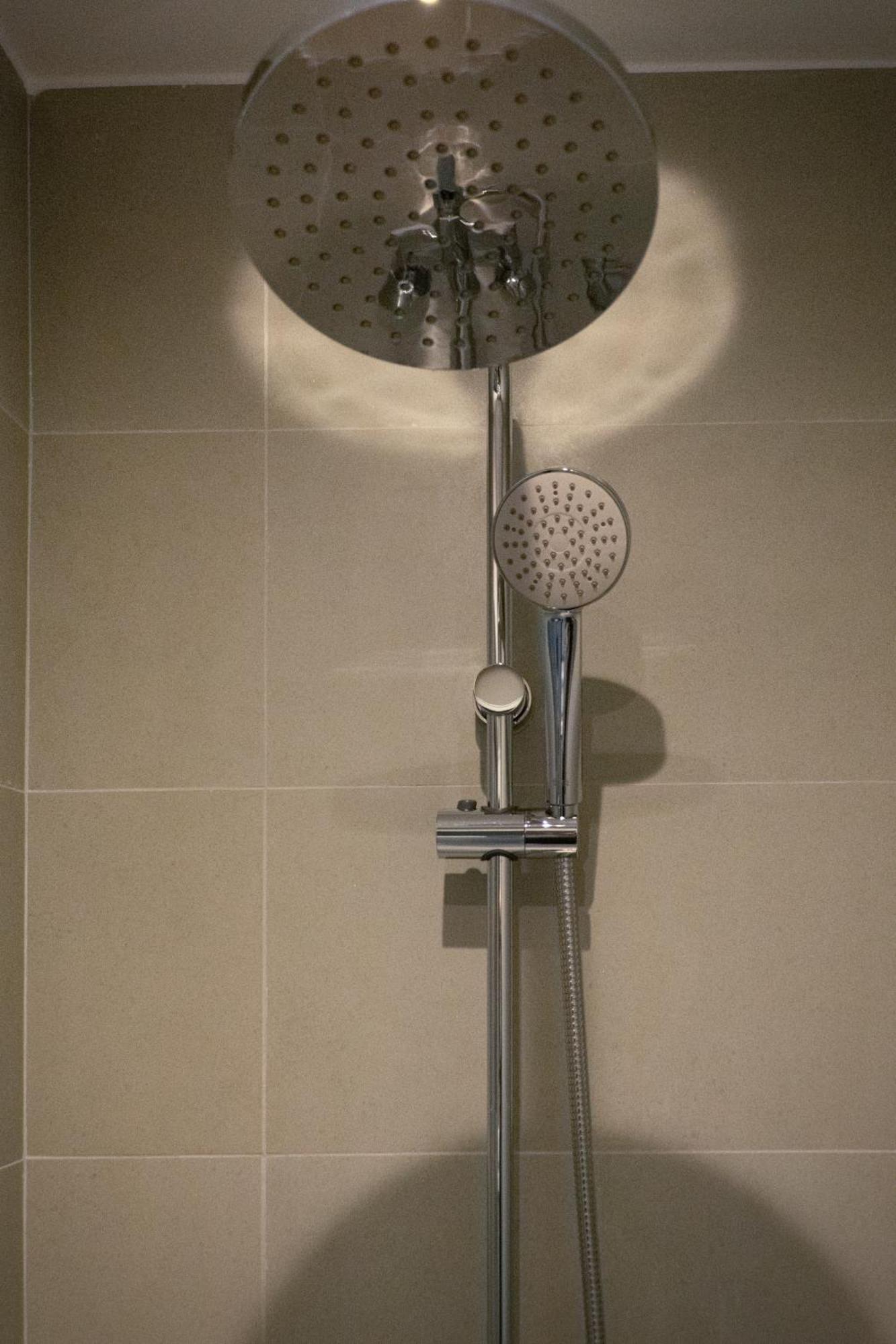 Spacious Modern Apartment In Pagkrati アテネ エクステリア 写真