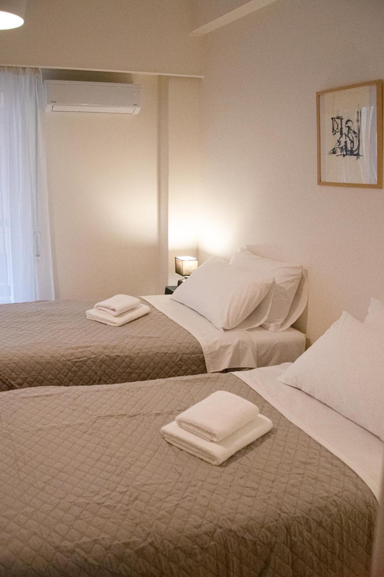 Spacious Modern Apartment In Pagkrati アテネ エクステリア 写真