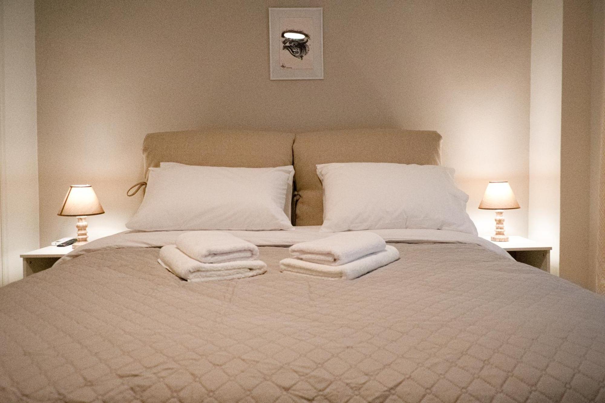Spacious Modern Apartment In Pagkrati アテネ エクステリア 写真