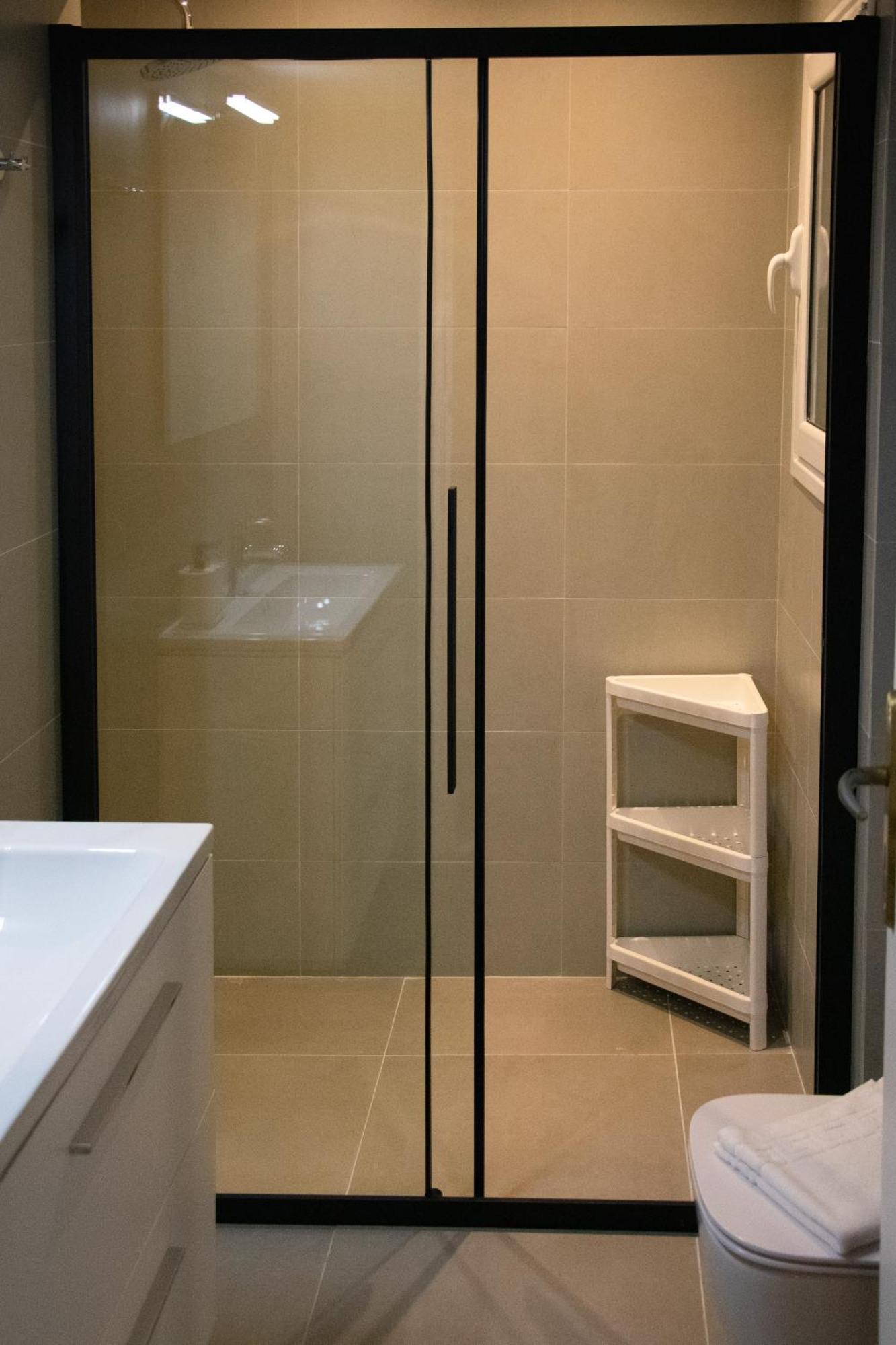 Spacious Modern Apartment In Pagkrati アテネ エクステリア 写真